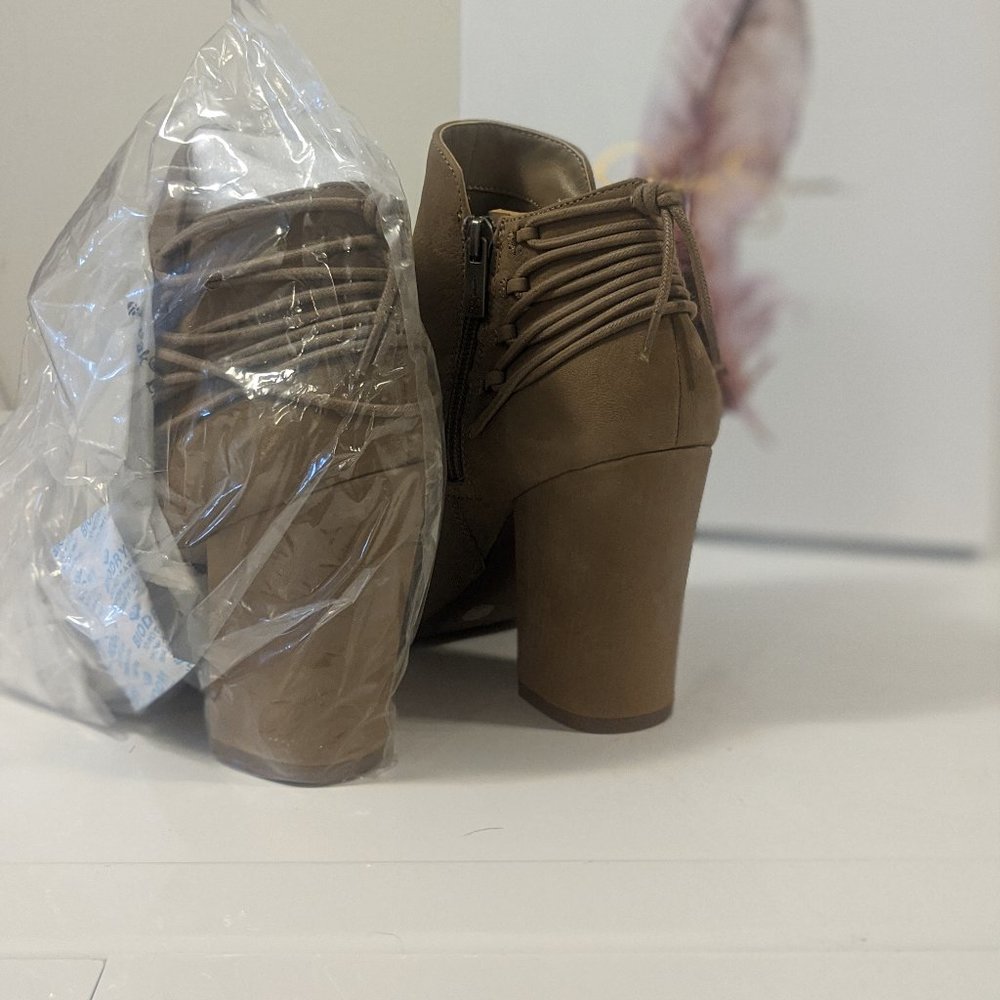 Jessica Simpson Women's Remni Ankle Boot - Picture 4 of 5